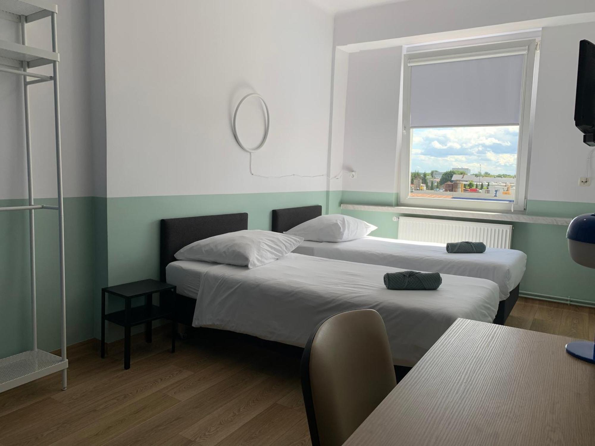 Premium Hostel & Bistro - Hostelpremium Pl Мелец Екстериор снимка